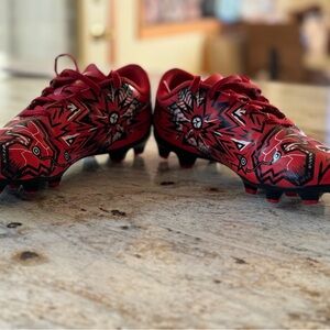 Puma Youth Soccer Cleats. Size 3. Red & Black.